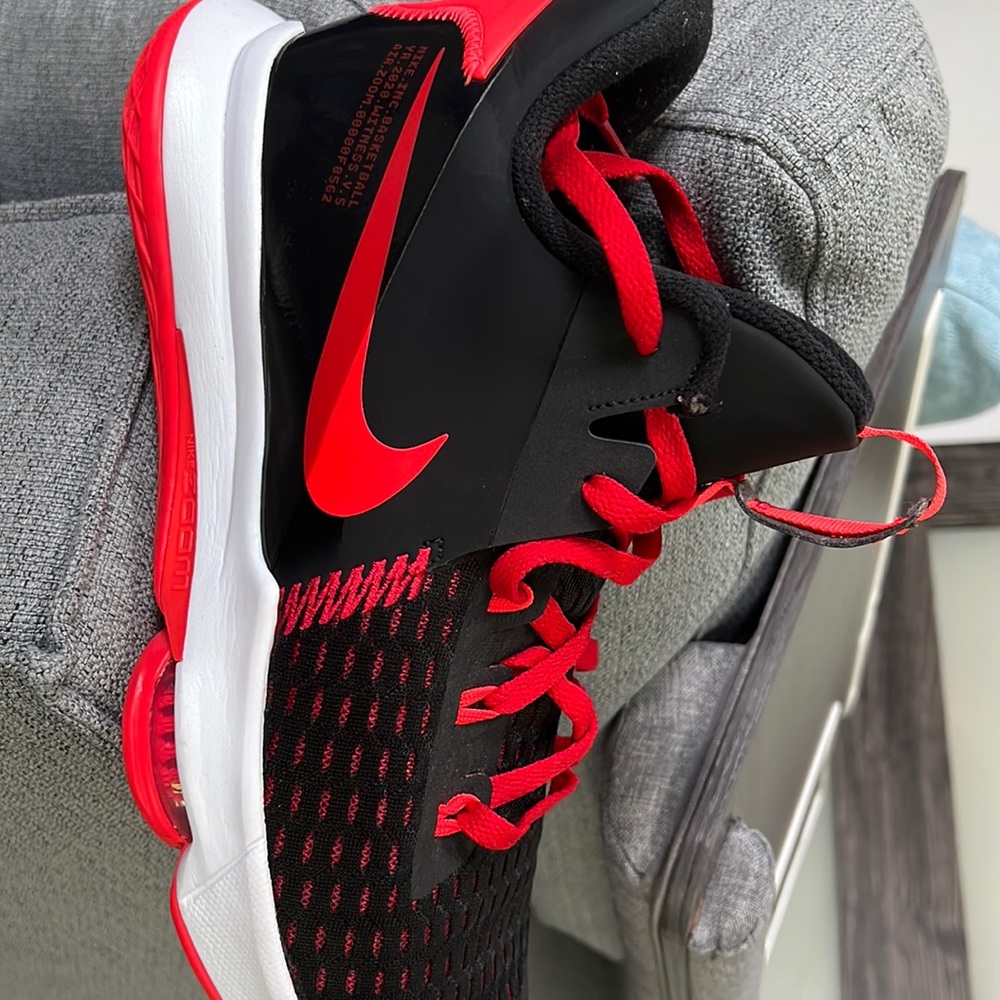 Lebron witness 5 Nike men’s basketball shoes